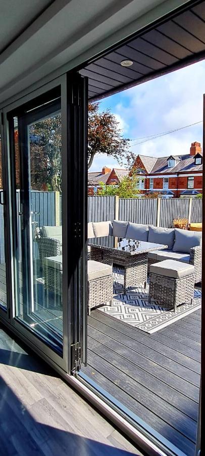 Lovely Unit Elgin Drive Coastal Bliss Your Seaside Retreat With City Excitement Wallasey Bagian luar foto
